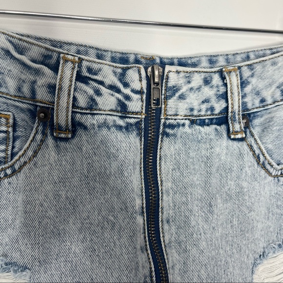 04) Forever 21 Distressed Cutoff Light Wash Denim Zipper Front Mini Skirt Size S - Picture 7 of 12